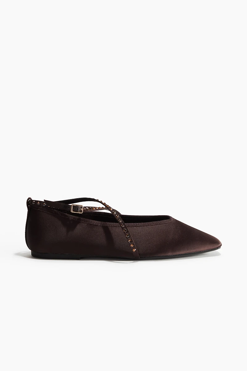 Square-toe ballet flats