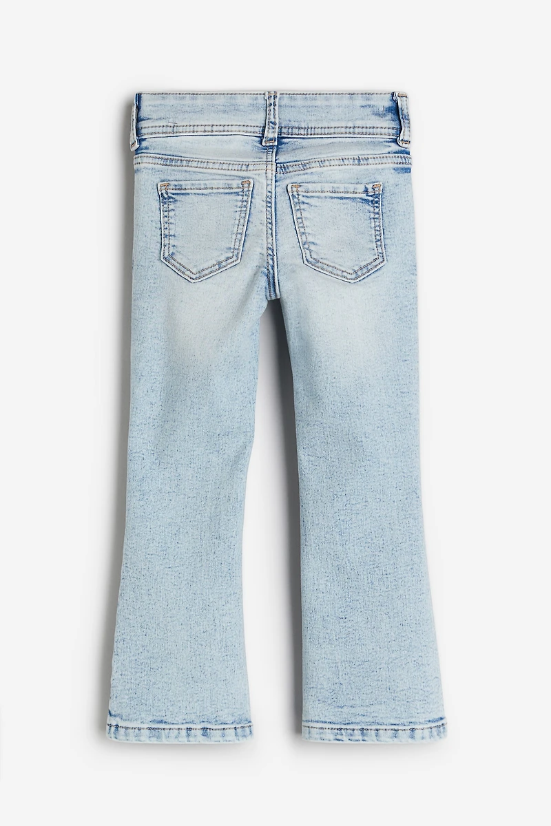 Jean très extensible à jambes évasées