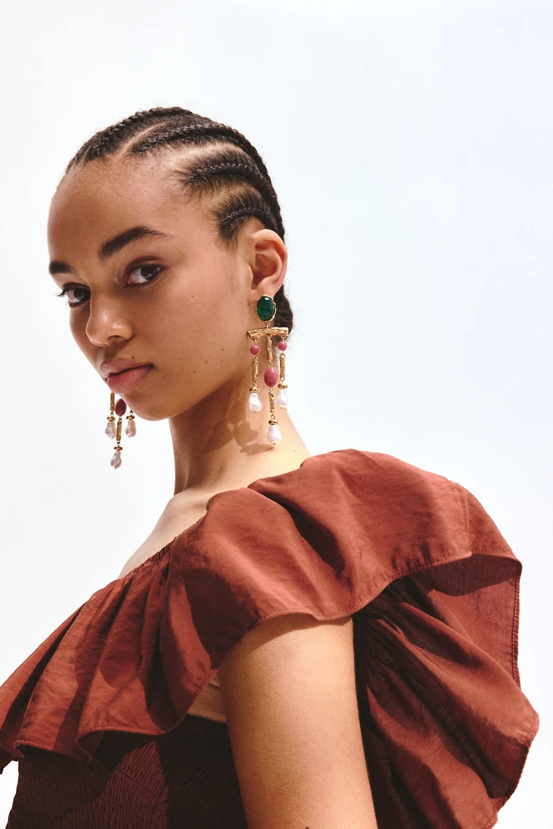 Robe épaules nues à volants