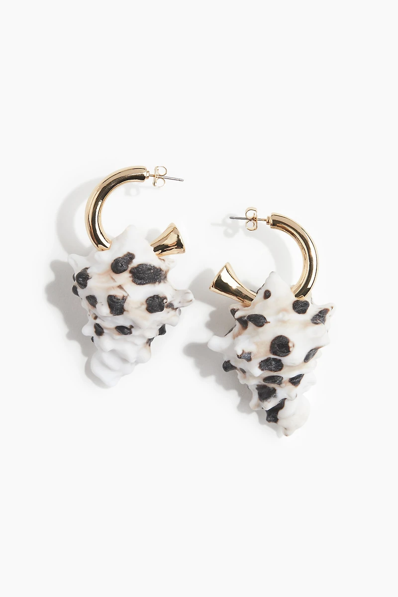Seashell-Pendant Earrings