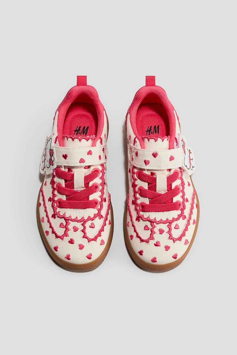 Motif-Detail Sneakers