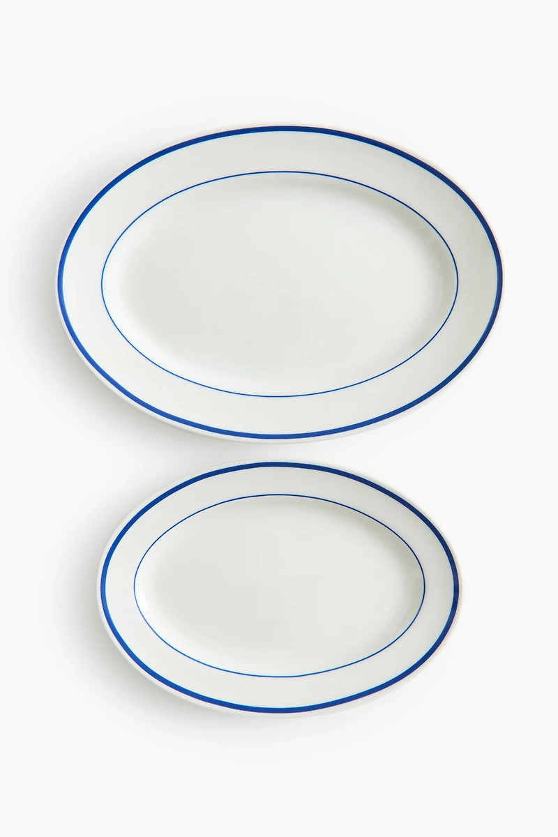 Lot de 2 assiettes service en porcelaine