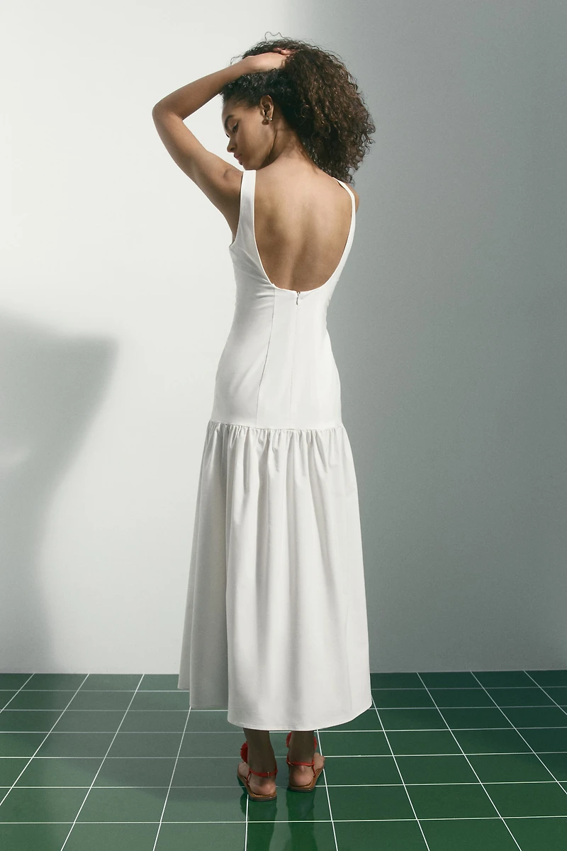 Robe avec dos décolleté et jupe évasée
