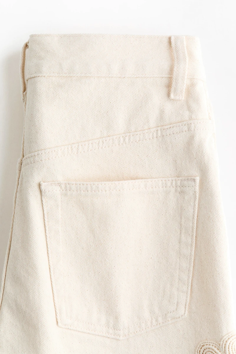 Jean avec détails style crocheté