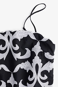 Robe brodée à bretelles fines