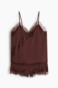 Pyjama en satin avec dentelle