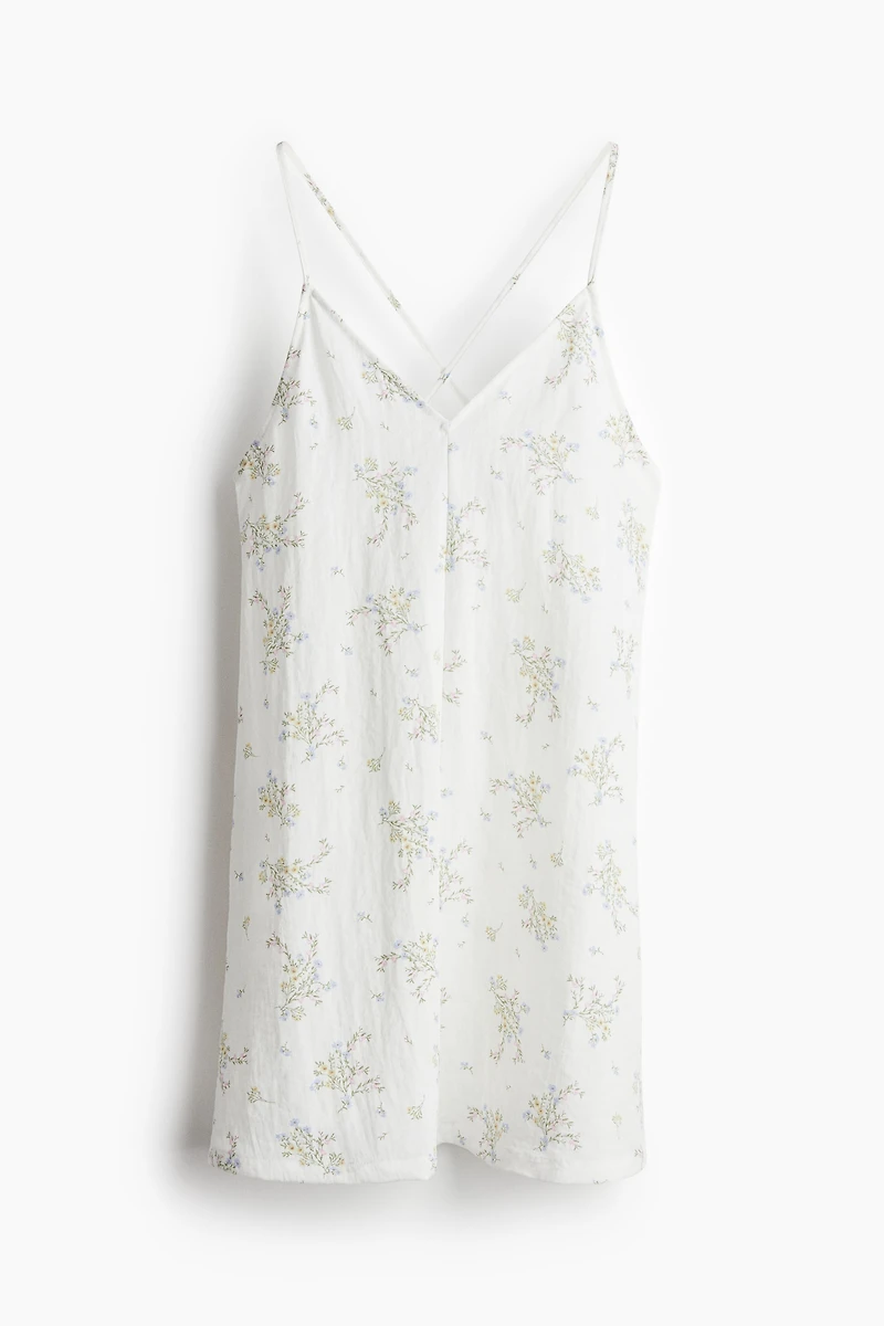 Robe à bretelles fines avec dos ouvert