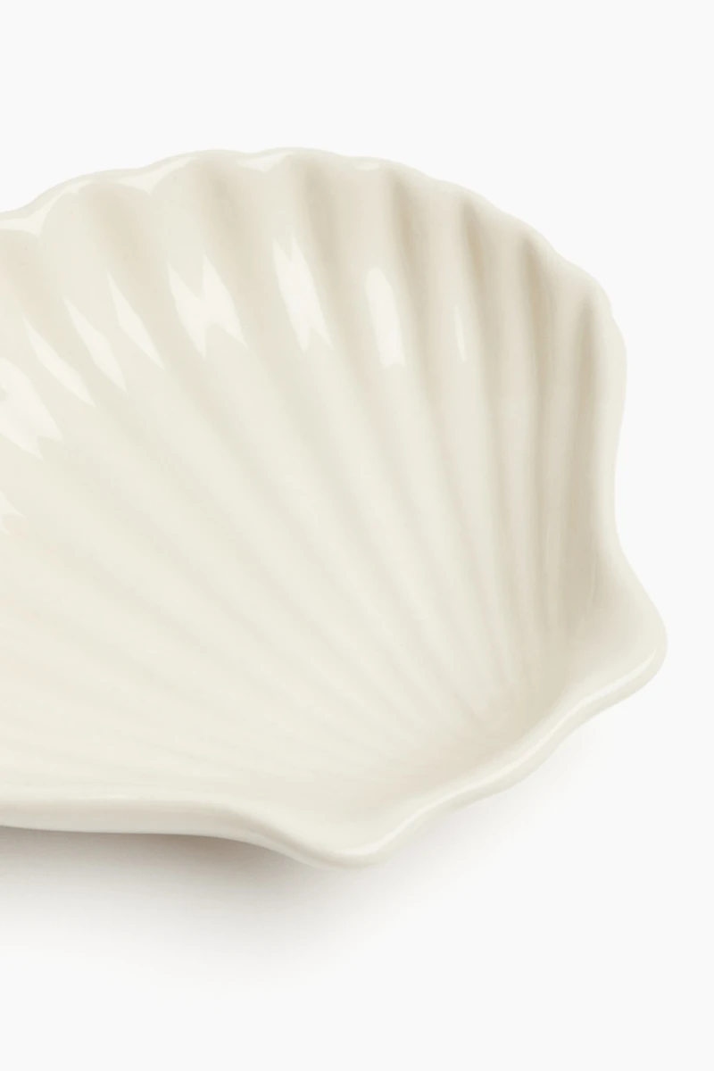Shell-Shaped Mini Plate
