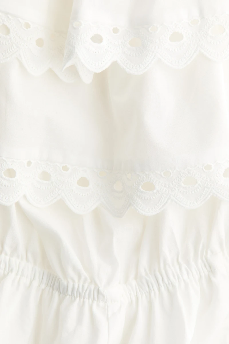 Combi-short épaules nues avec broderie anglaise