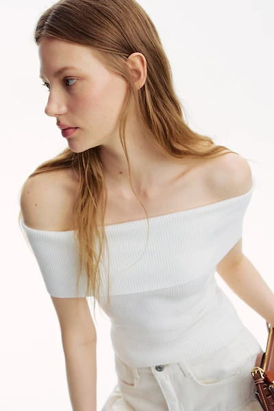 Haut épaules nues en tricot côtelé
