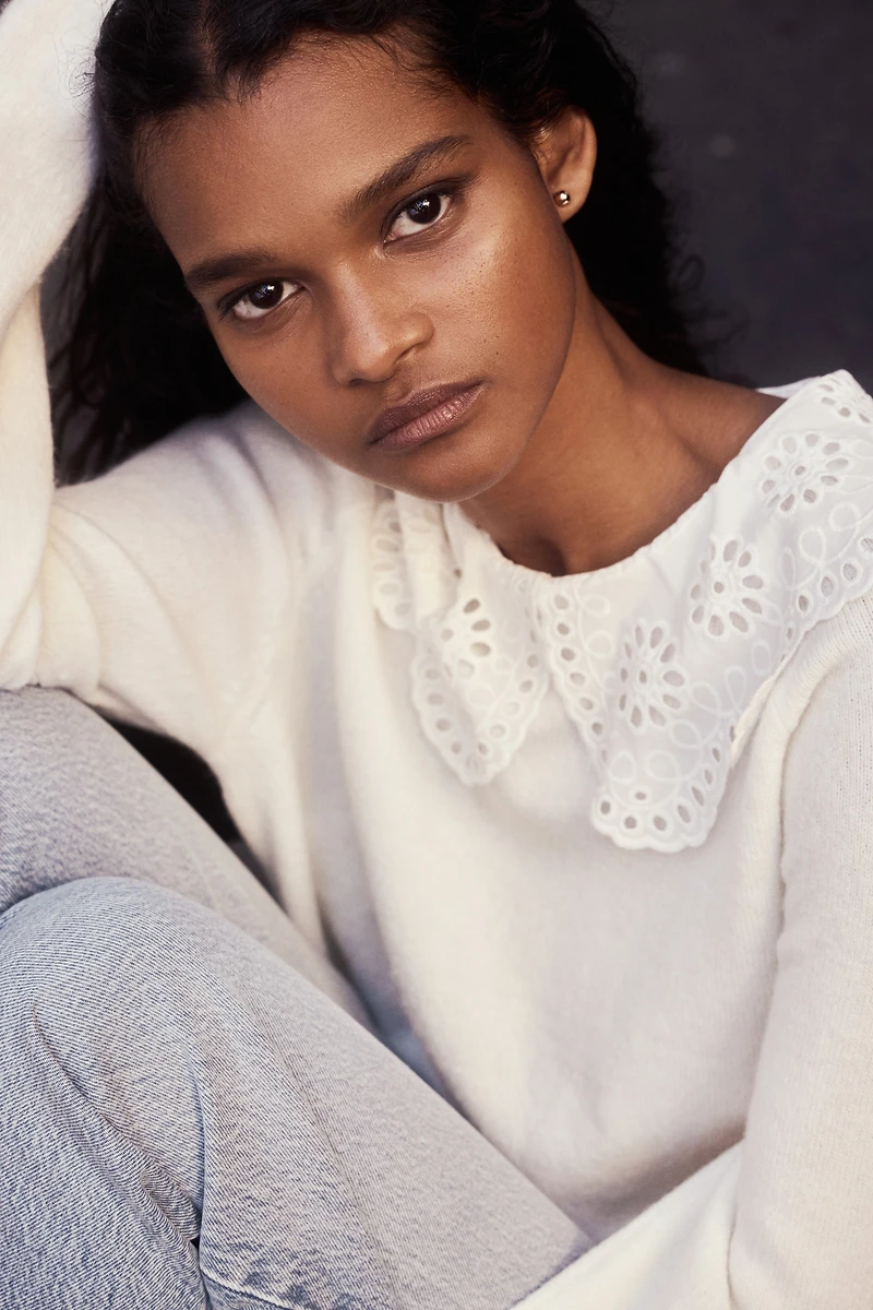 Chandail avec col en dentelle