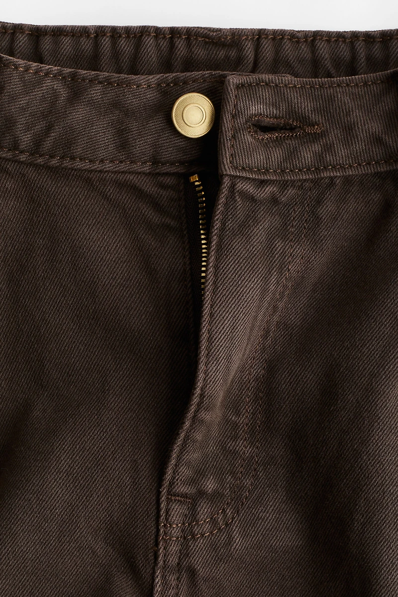 Short en denim à bords frangés