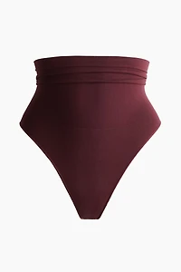 Culotte Thong gainante à silhouette ferme