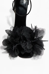 Sandales à talon avec fleurs
