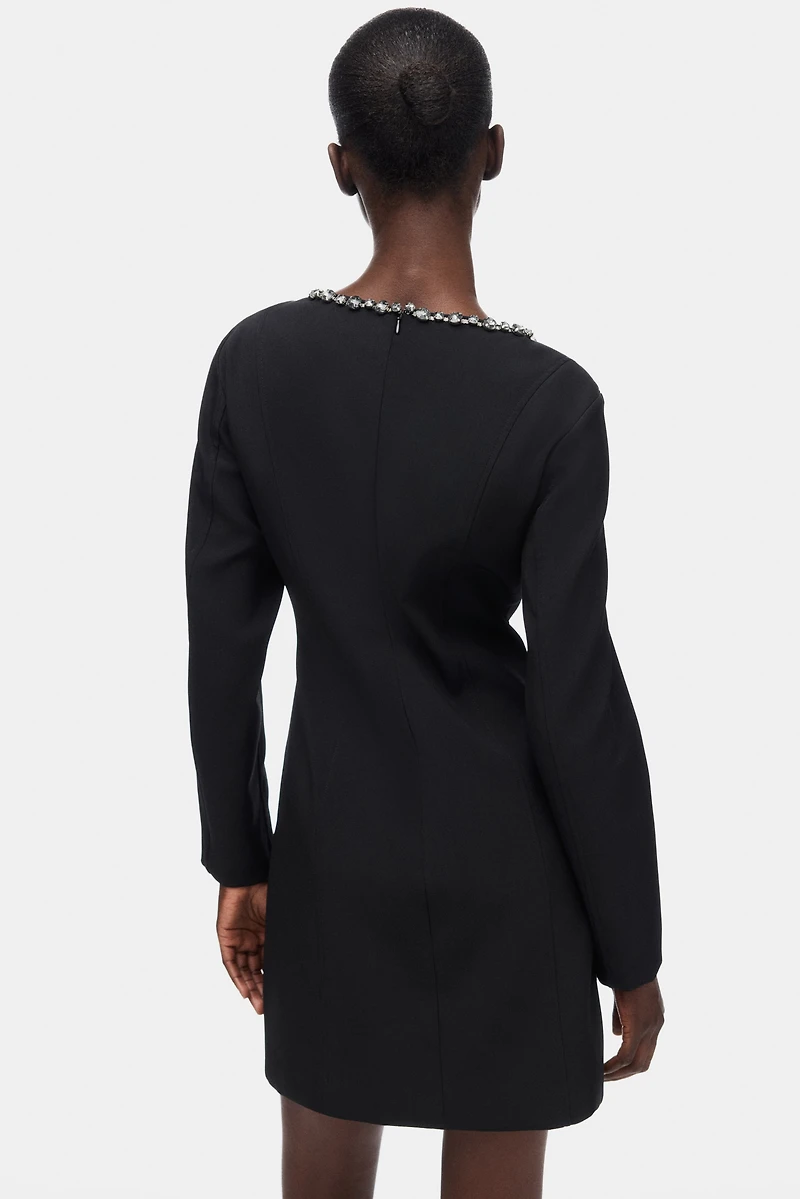 Robe ornée de strass