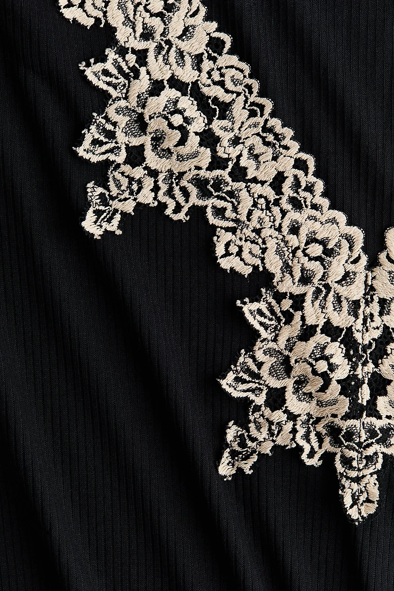 Haut en tricot côtelé avec dentelle