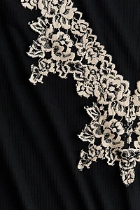 Haut en tricot côtelé avec dentelle
