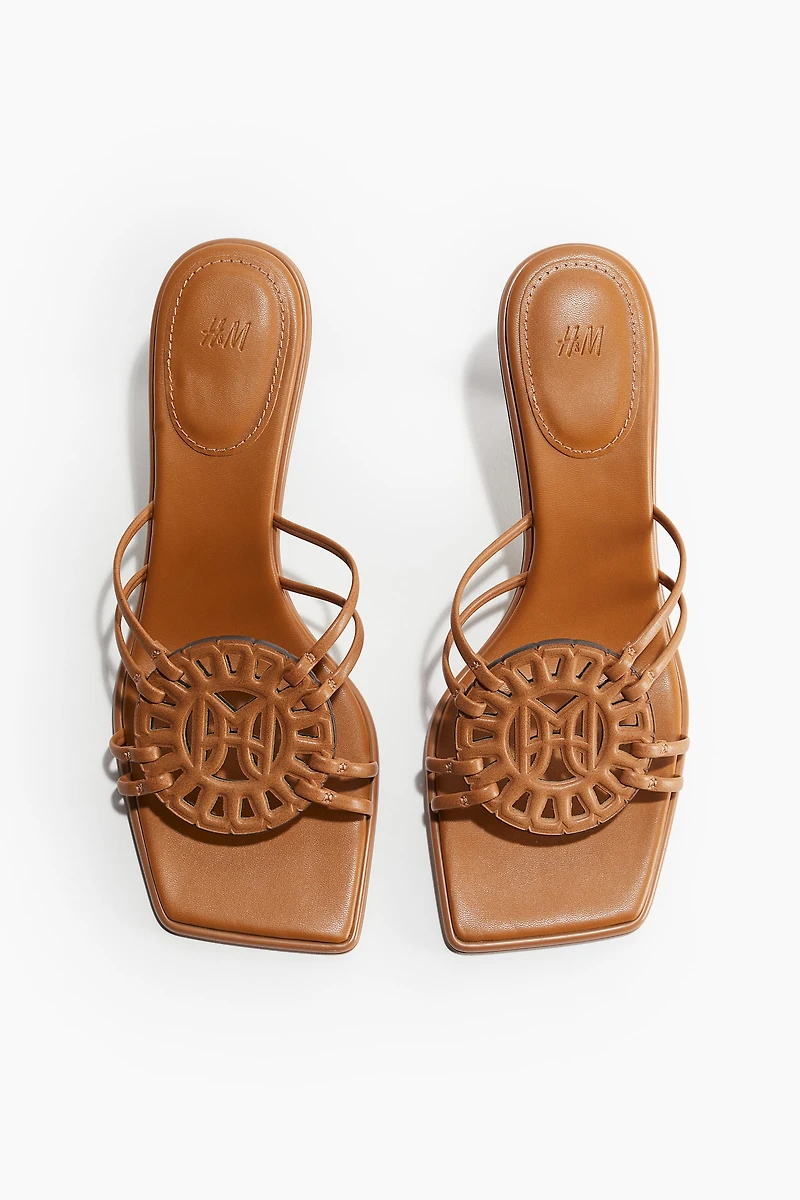 Sandales à talon avec monogramme