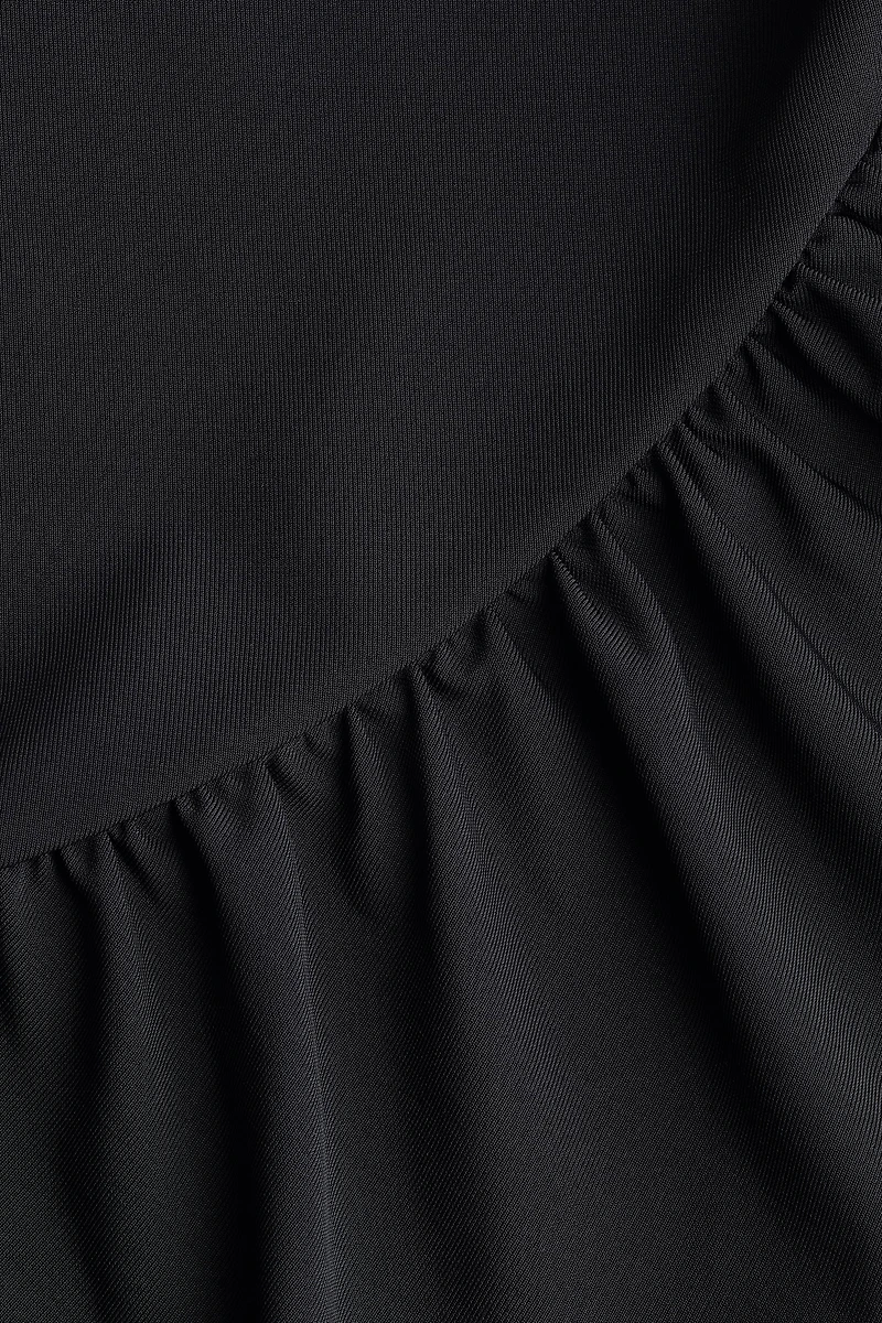 Maillot string à effet drapé