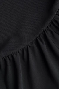 Maillot string à effet drapé