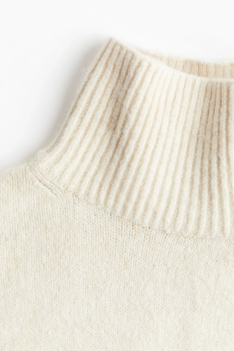 Chandail en tricot fin avec col cheminée