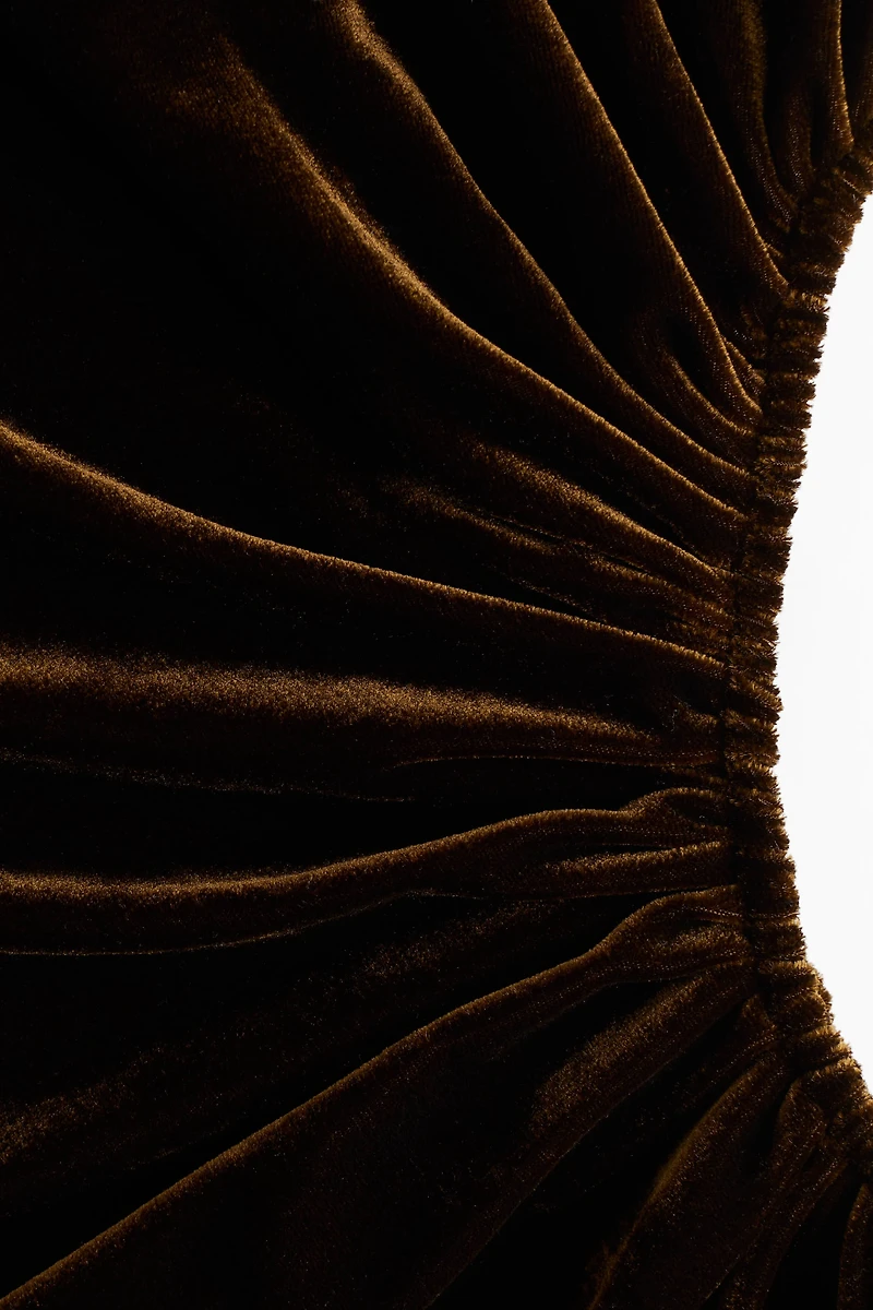 Robe découpée à effet drapé