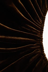 Robe découpée à effet drapé