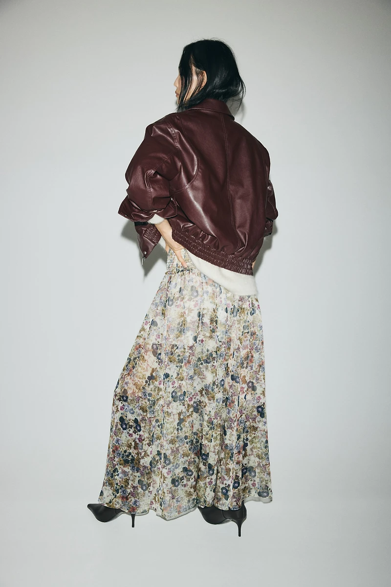 Jupe en crêpe avec taille smockée