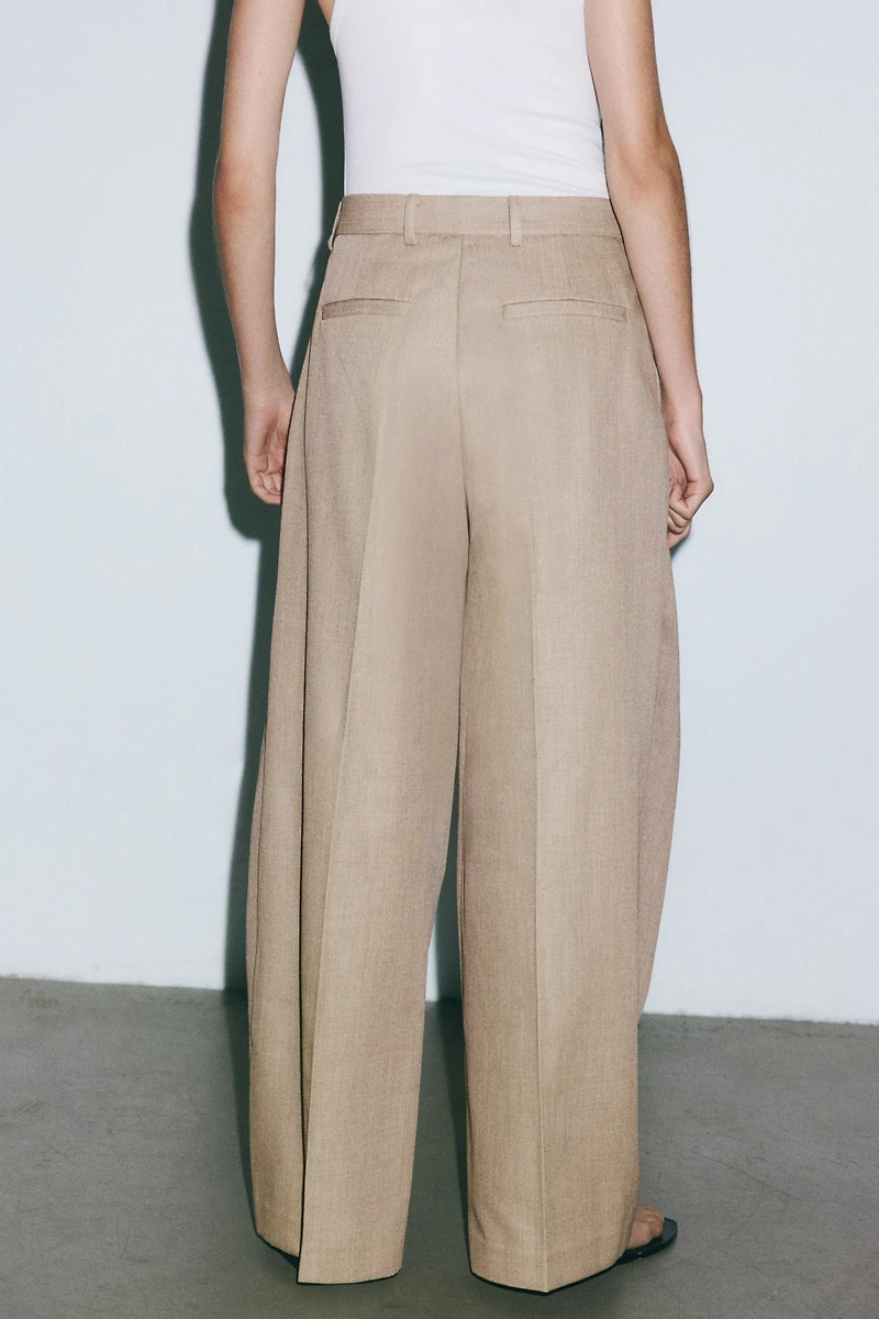 Pantalon chic avec détails croisés