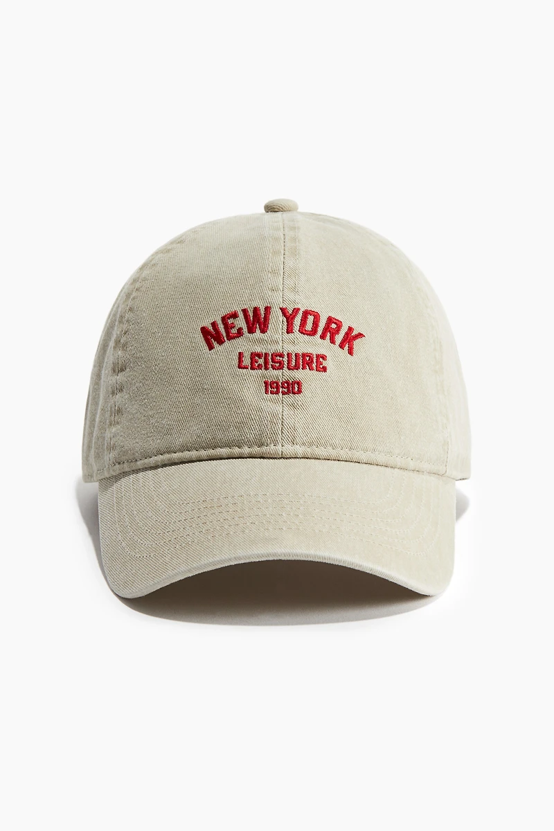 Casquette en sergé avec motif brodé