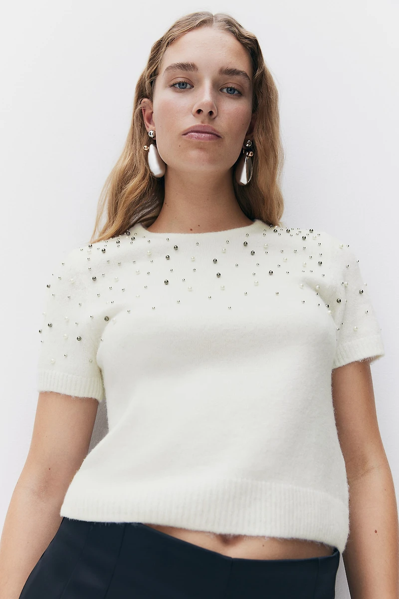 Haut ornementé en fin tricot