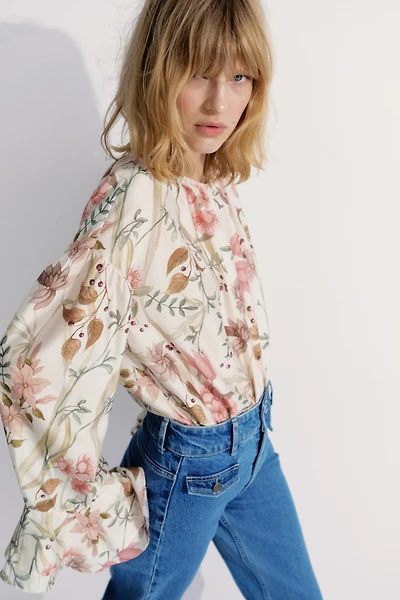 Blouse à poignets volantés