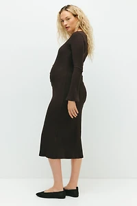 MAMA Robe à boutons en tricot côtelé