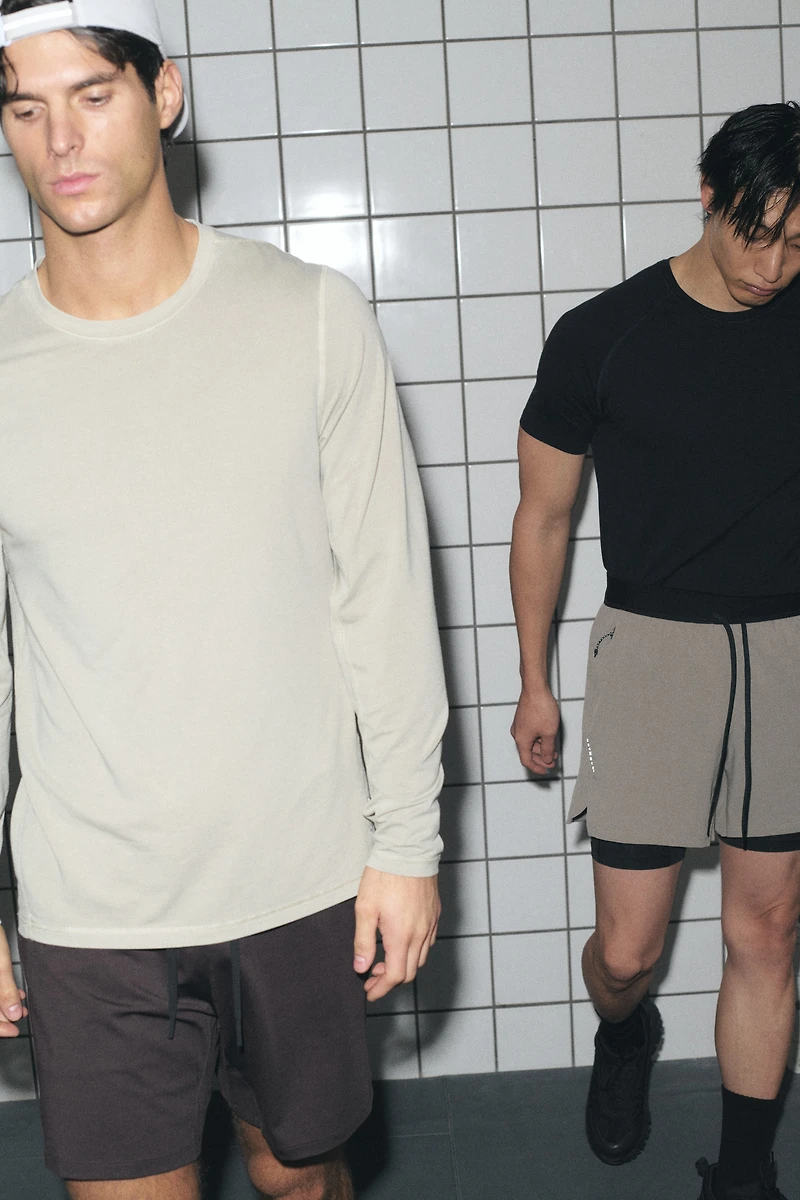 Muscle Fit Sports T-Shirt with DryMove™