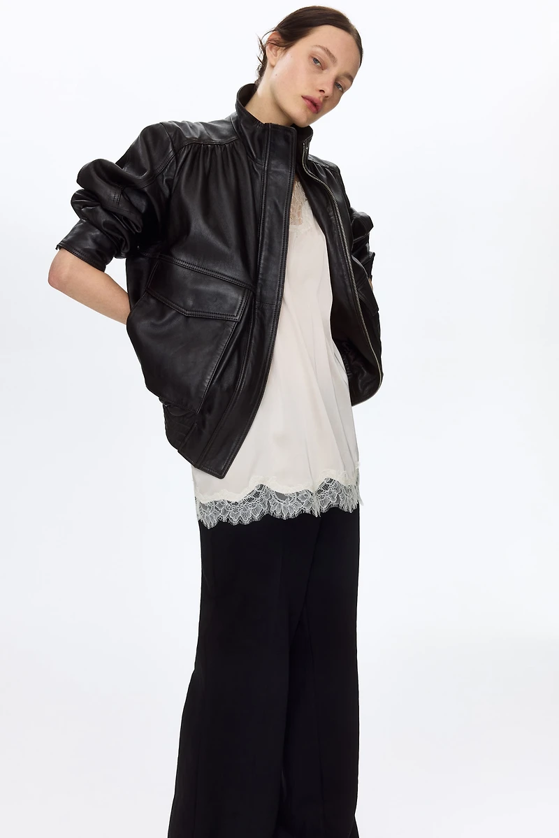 Pantalon chic avec jambes semi-évasées