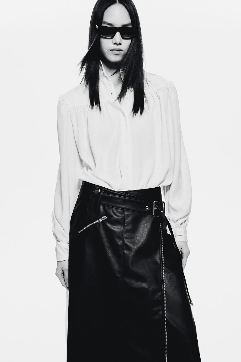 Coated Belt-Detail Skirt