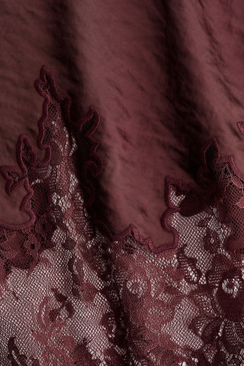 Jupe en satin avec dentelle