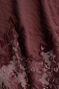 Jupe en satin avec dentelle