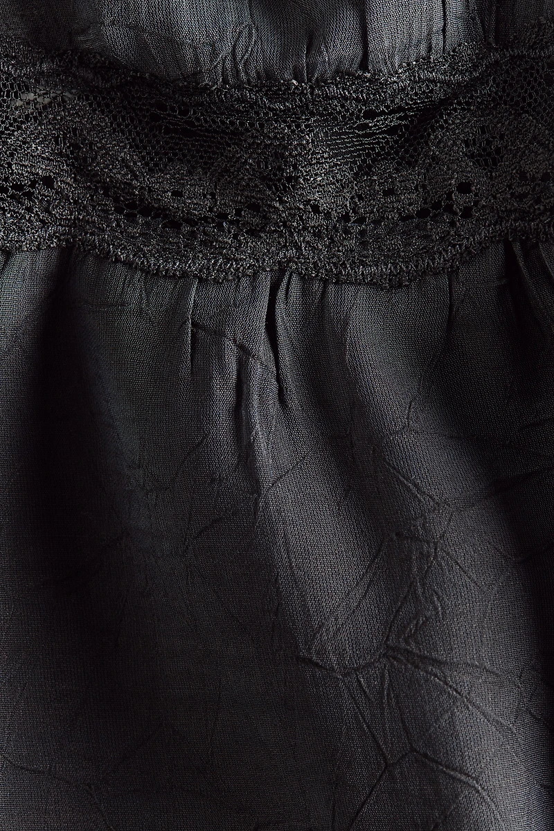Haut péplum avec dentelle