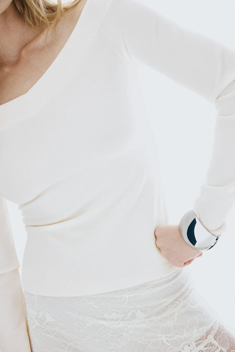 Haut à épaules dénudées