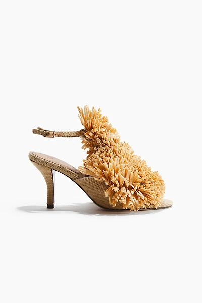 Sandales à talon avec pompon