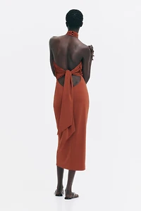 Robe découpée avec détail torsadé