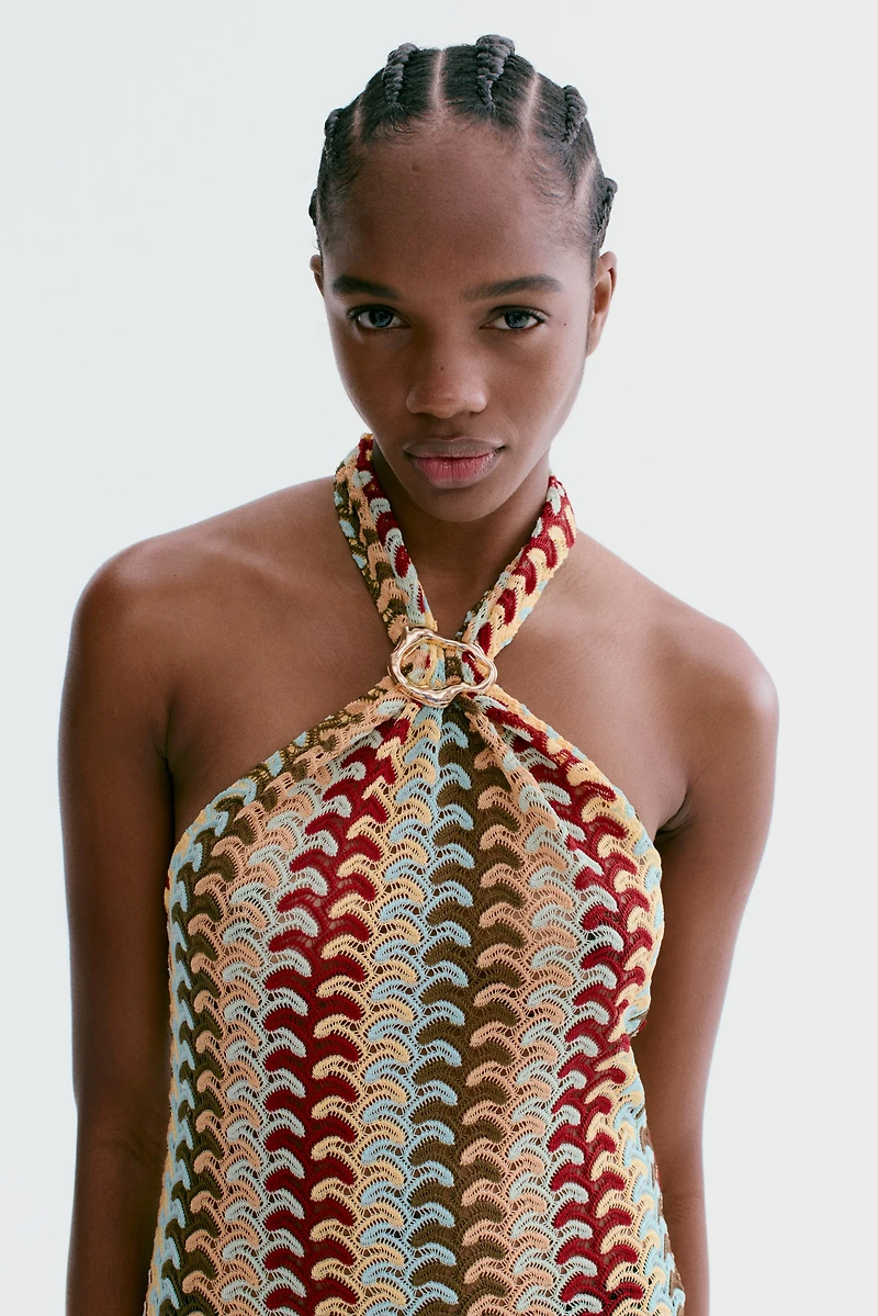 Robe bain-de-soleil à l’aspect crochet