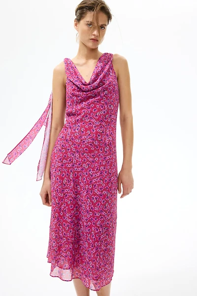 Robe à encolure bénitier avec bretelles nouer