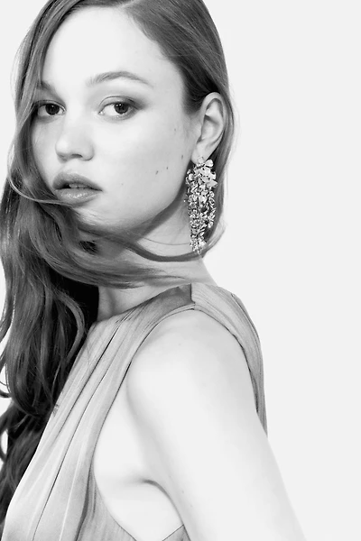 Boucles d'oreilles en grappes avec détails fleuris