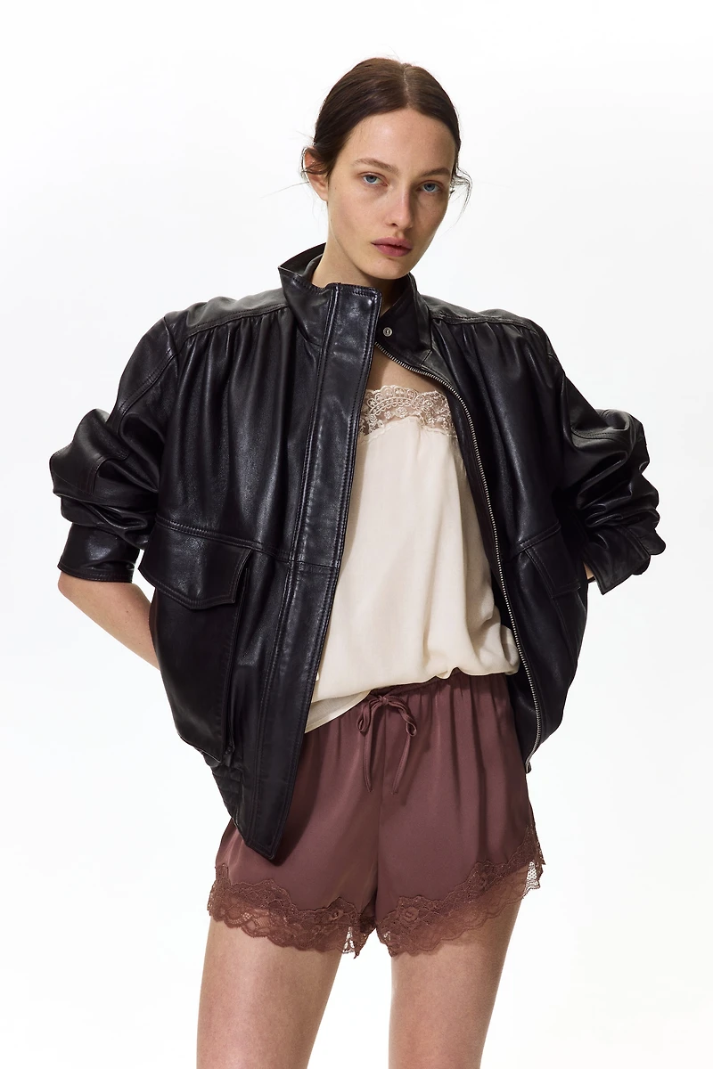 Haut à bretelles fines avec dentelle