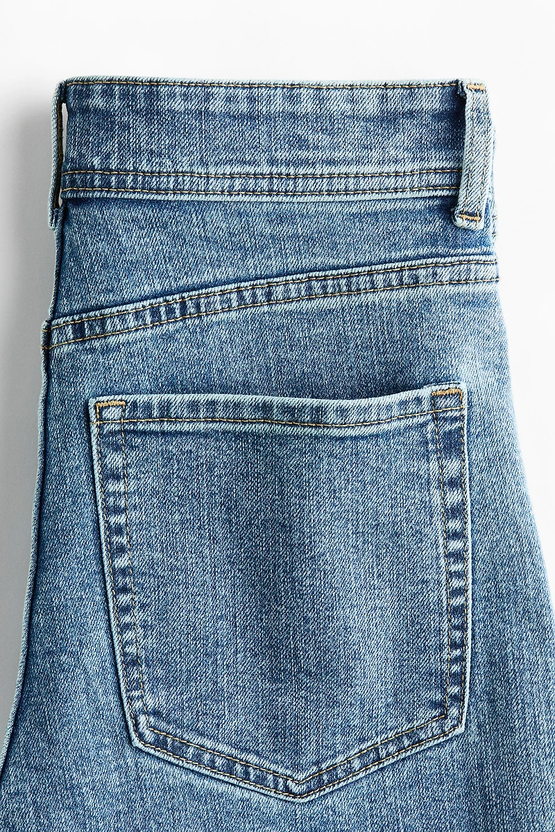 Jean ample à la cheville taille haute