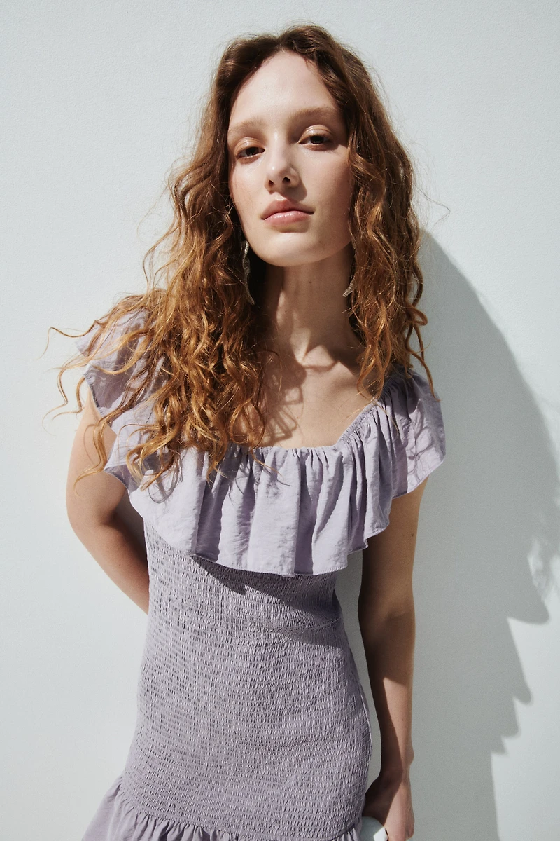 Robe épaules nues à volants