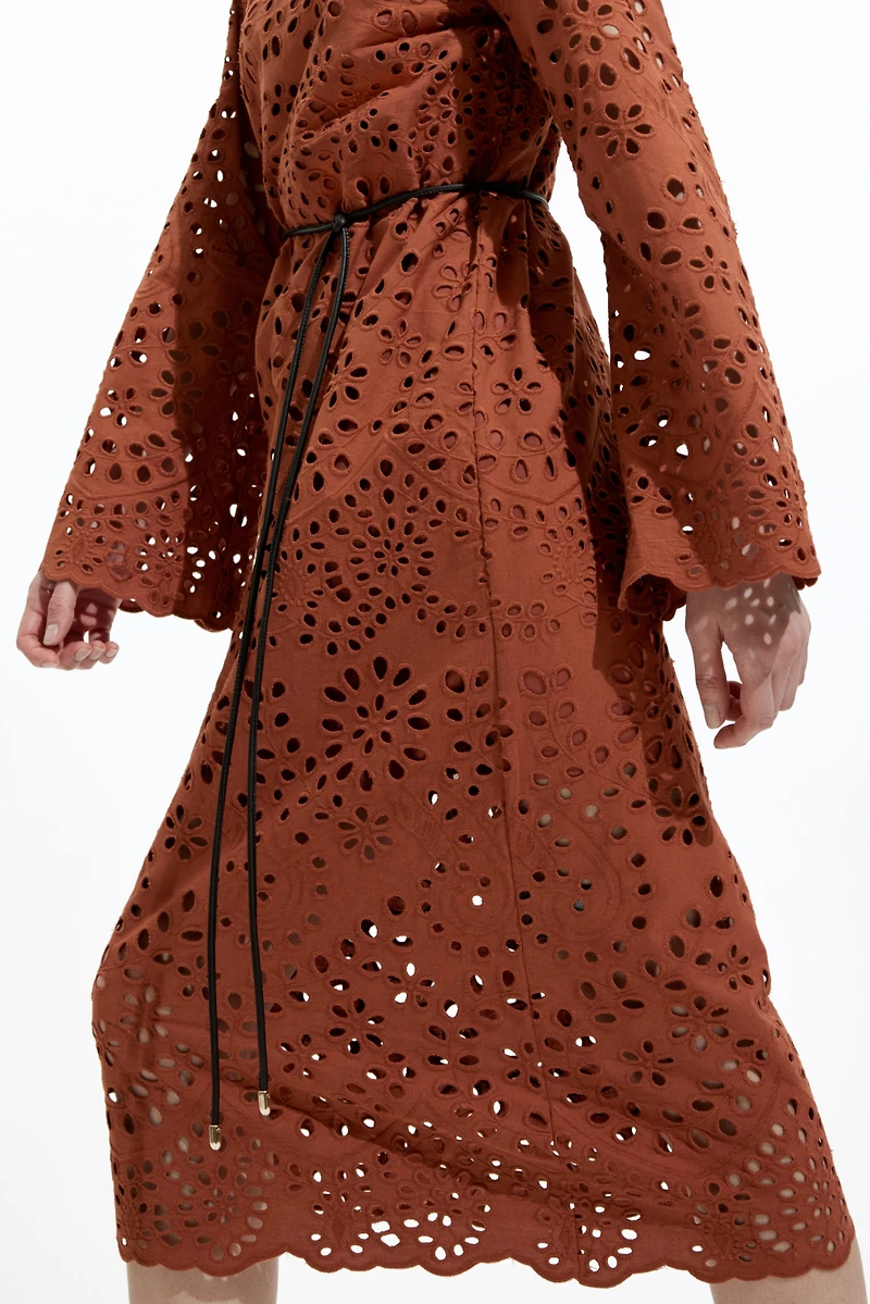 Robe en broderie anglaise