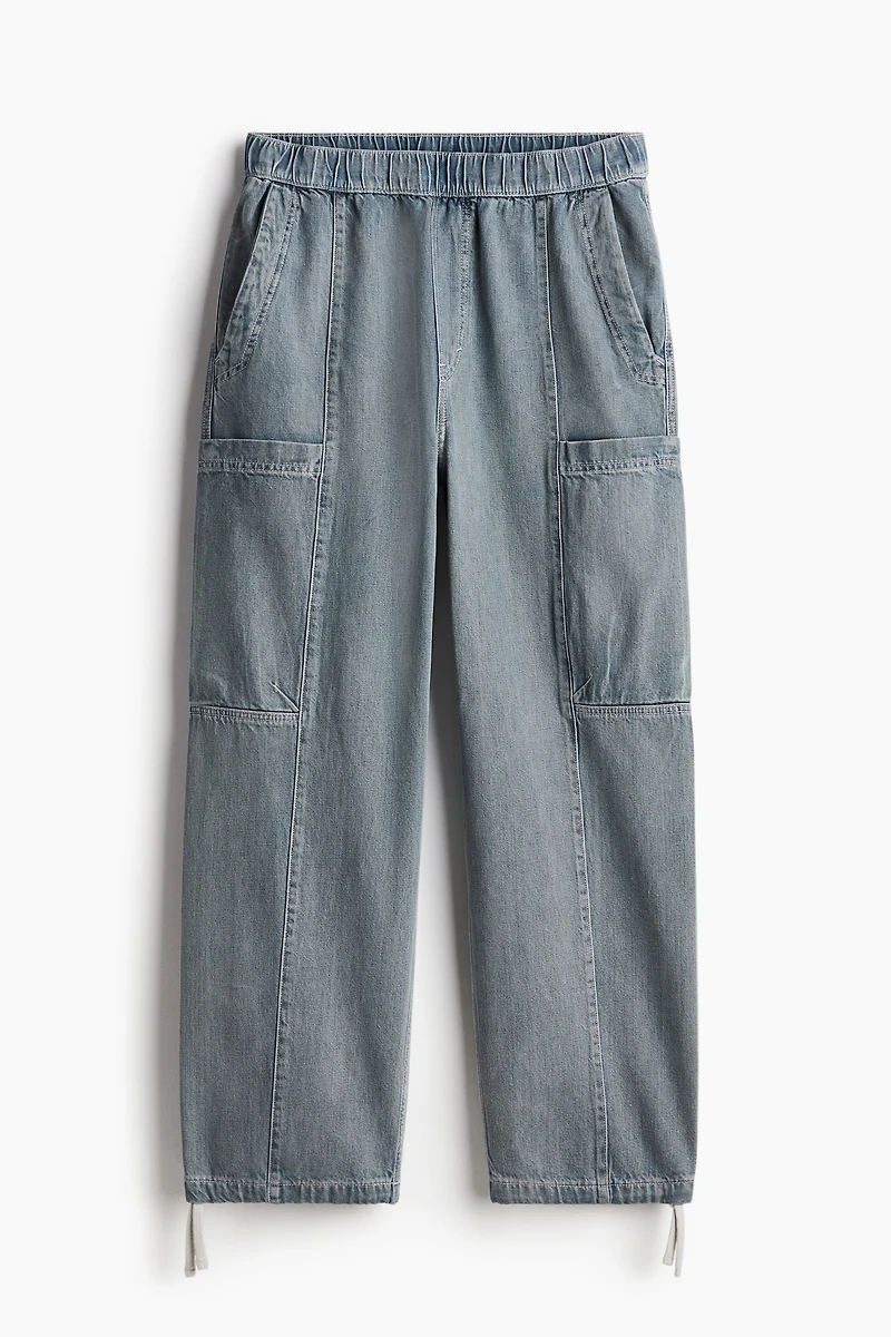 Loose Fit Cargo Jeans
